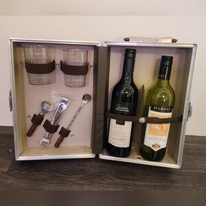 Vintage Portable Wine Carrier Case with Key